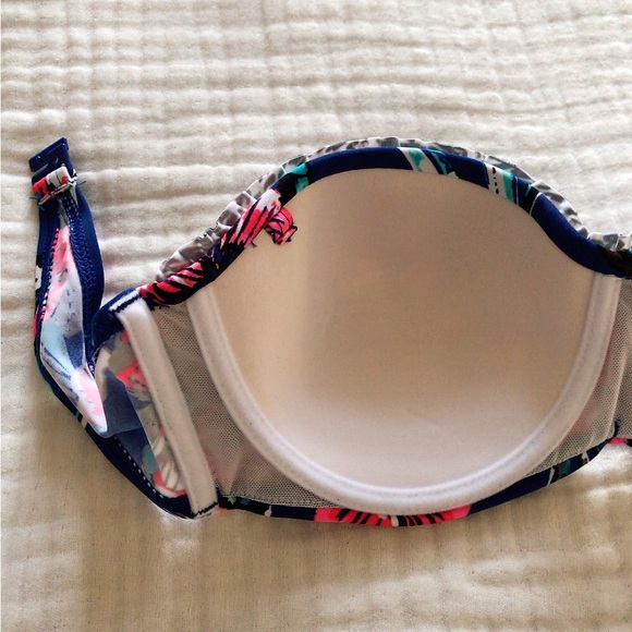 Strapless Ruffled Flower Bikini Top - Picture 4 of 4